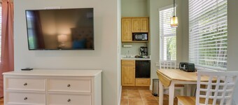 Riverfront Florida Studio w/ Pool & Hot Tub Access