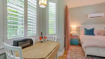 Apartment (0 Bedroom) | Interior