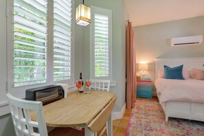 Apartment (0 Bedroom) | Interior