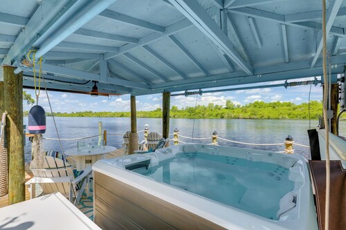 Riverfront Florida Studio w/ Pool & Hot Tub Access