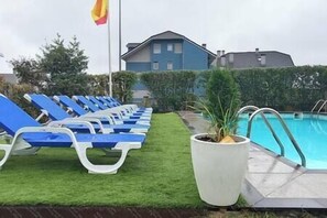 Pool - Chalet con Piscina Privada (Santander)