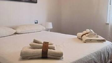 8 slaapkamers, een strijkplank/strijkijzer, wifi