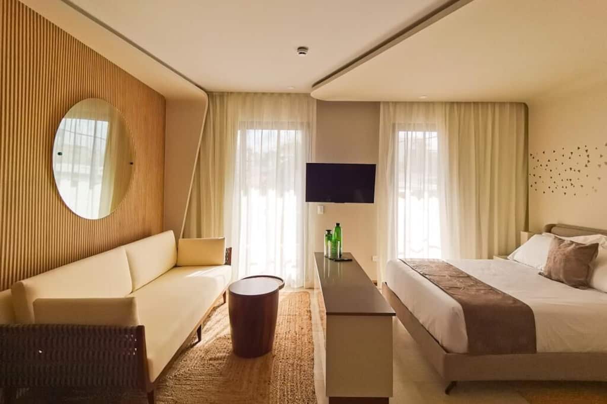 1 bedroom, in-room safe, blackout curtains, soundproofing