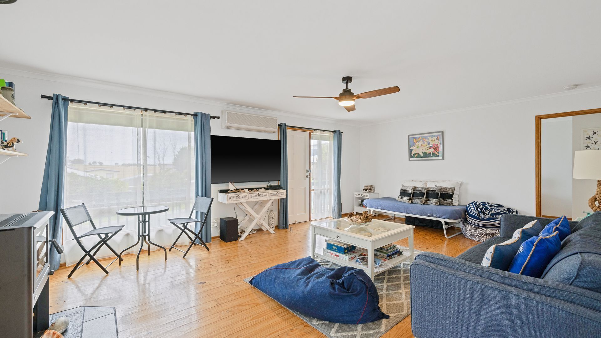 TV, fireplace, DVD player, books