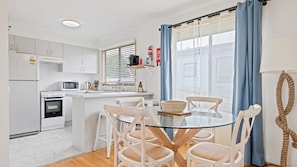 Fridge, microwave, oven, stovetop - Old Sea Dog's Retreat (Coronet Bay)