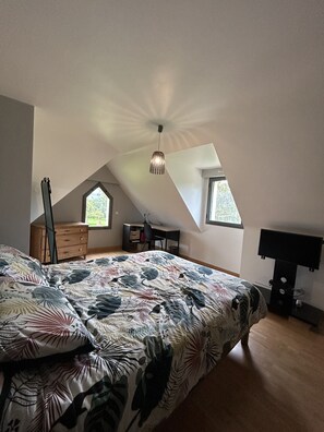 4 habitaciones, tabla de planchar con plancha y wifi gratis 