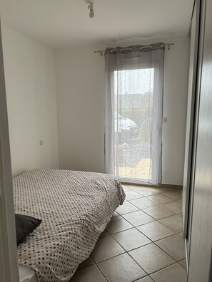 4 bedrooms, iron/ironing board, free WiFi, bed sheets - Maison Spacieuse Avec Piscine Chauffée ,4 Chambres sur Beau Jardin Paysagé (LOCOAL MENDON)