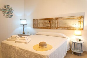 2 habitaciones, escritorio, tabla de planchar con plancha y wifi gratis 