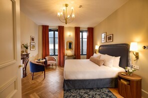Fleury King Room | Premium bedding, free minibar, in-room safe, desk - MAISON 1896 (Beaune)