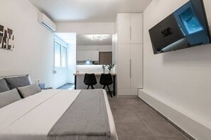 1 habitación, escritorio, tabla de planchar con plancha y wifi 
