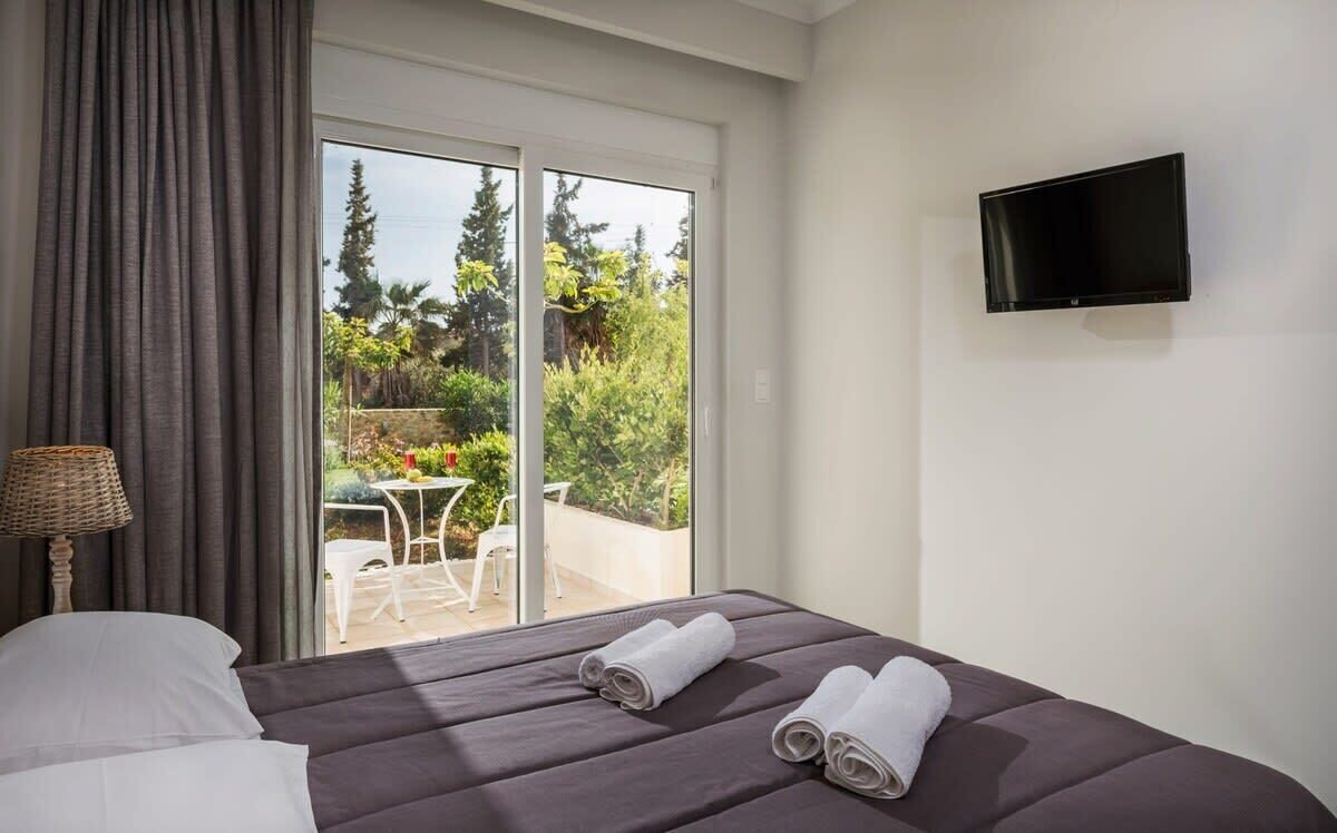 1 bedroom, travel cot, WiFi, bed sheets