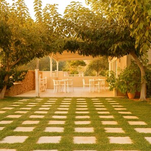Outdoor dining - Mear Double Luxury - Cretan Sunny Gem (Gialos)