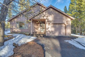Exterior - One Level, 3beds located near the river w/trails! (Bend)