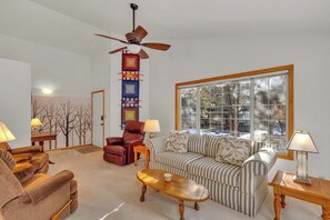 TV - One Level, 3beds located near the river w/trails! (Bend)