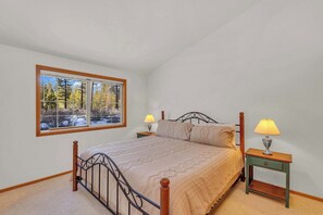 3 bedrooms, iron/ironing board, WiFi