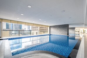 Pool - Vibrant 1BR at Prime Location Dubai Marina by Deluxe Holiday Homes (Dubai)