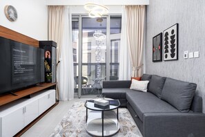 TV - Beautiful 1BR at Forte Tower 2 Downtown Dubai by Deluxe Holiday Homes (Dubai)