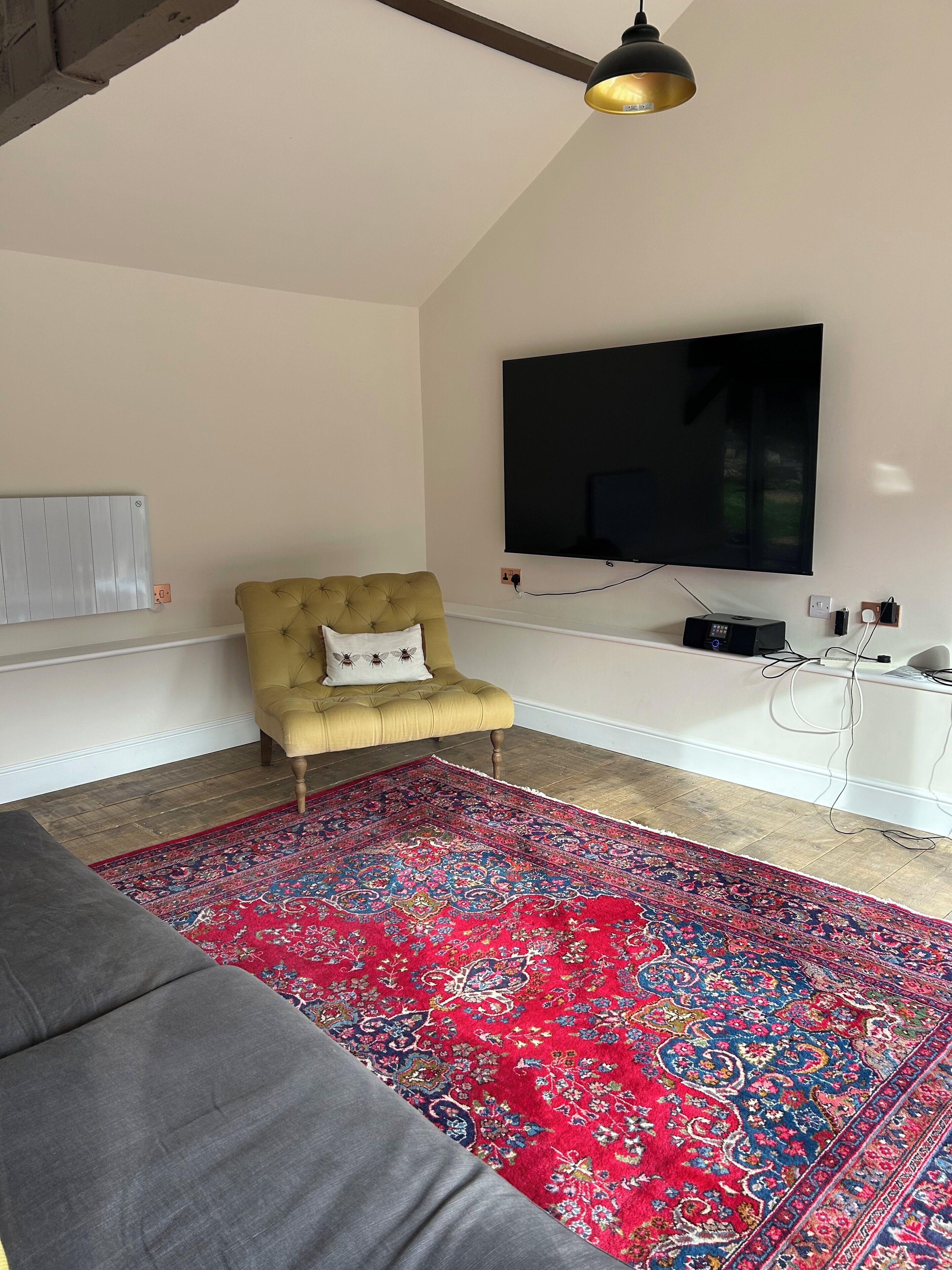 Self Contained Open Plan Cottage - Hot Tub And Pool. 2 Bedroom/ensuite Bathrooms - Wiltshire