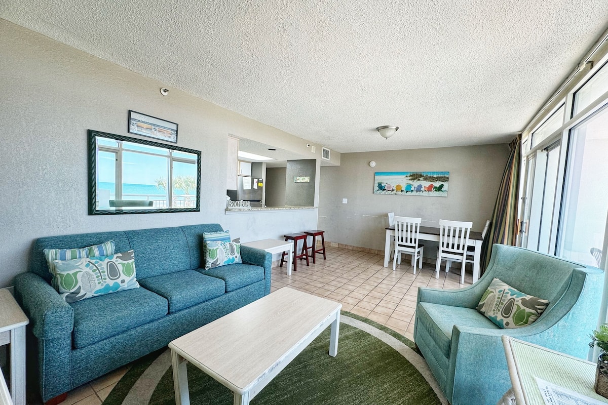 Classic Condo, 2 Bedrooms, Balcony, Oceanfront | Living room