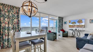 Apartamento Confort, 2 habitaciones, no fumadores, vistas al mar | Servicio de comidas en la habitación