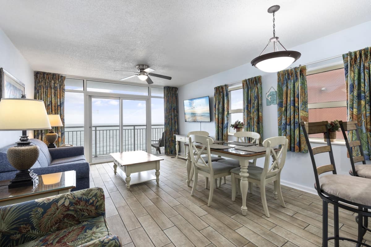 Signature Condo, 2 Bedrooms, Beach View, Oceanfront | Living room