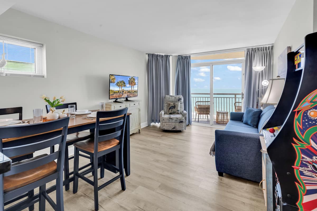 Exclusive Condo, 2 Bedrooms, Balcony, Beach View | Living room
