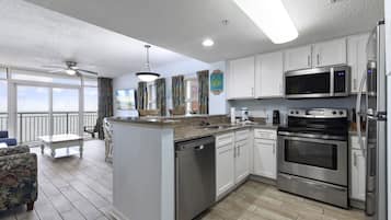 Signature Condo, 2 Bedrooms, Beach View, Oceanfront | Private kitchen | Fridge, microwave, oven, stovetop