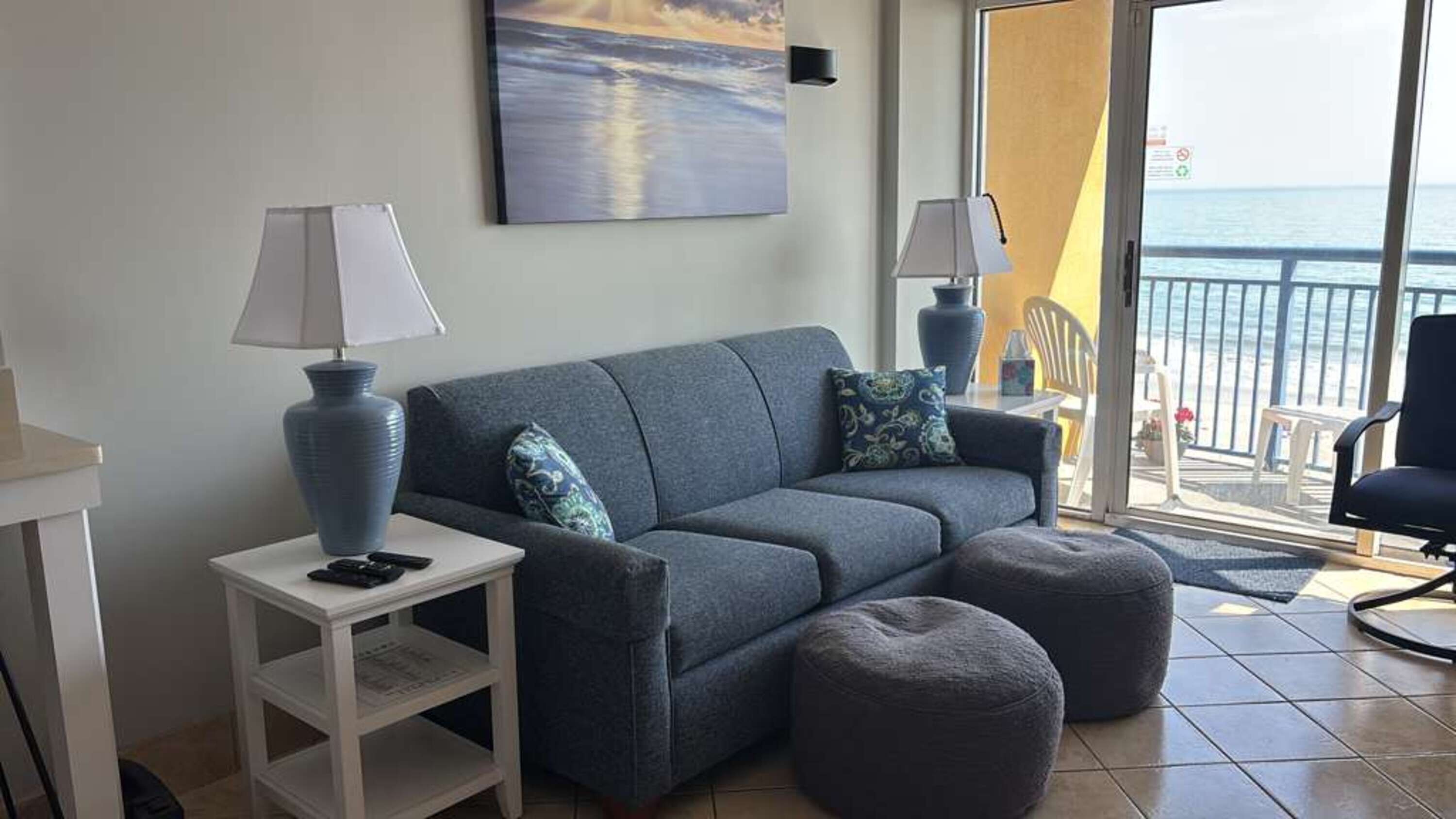 Romantisk leilighet, 1 kingsize-seng med sovesofa, balkong, havutsikt | Oppholdsrom