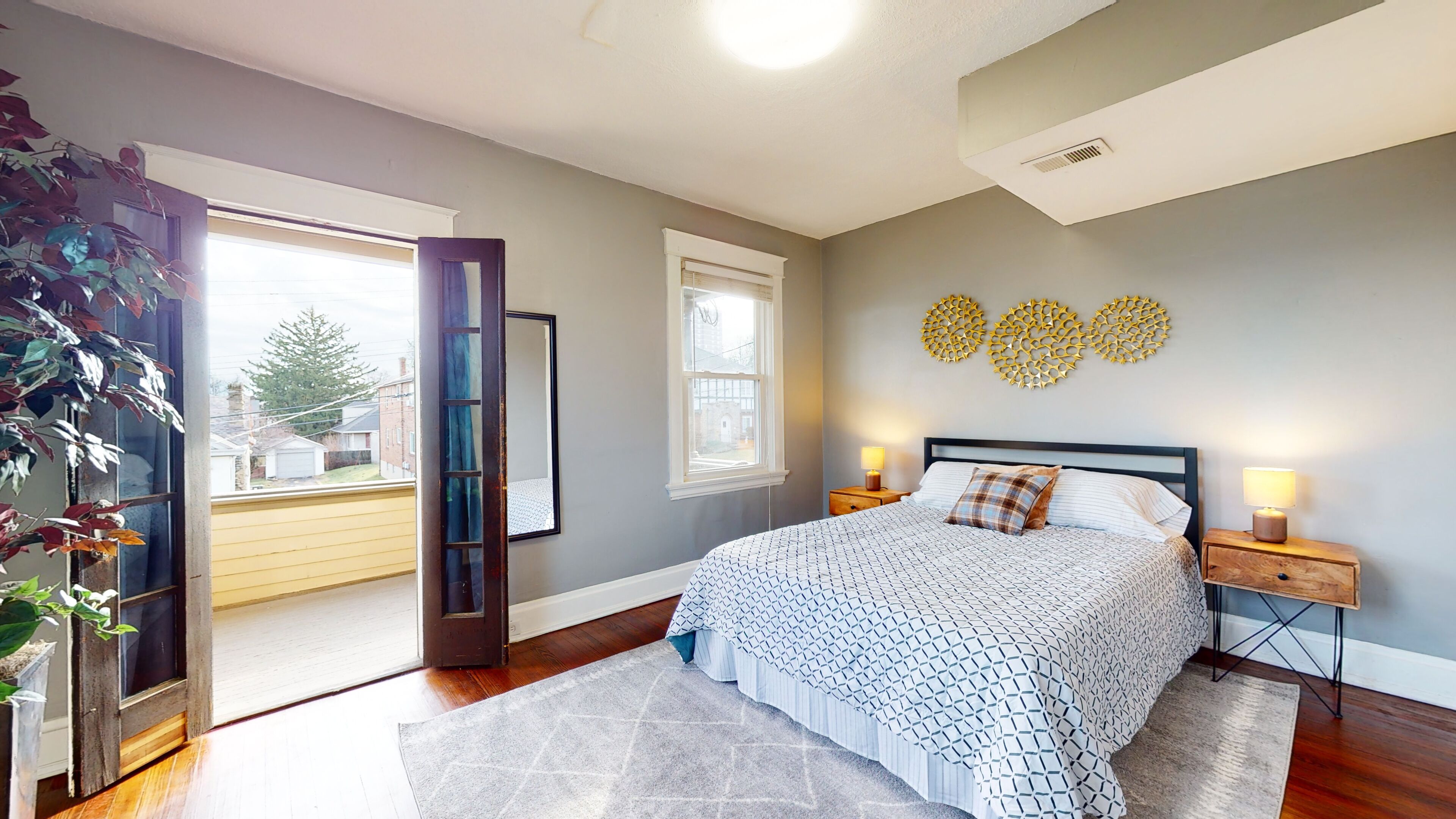The Vista View Villa 2 - Charming Retreat for 4! 10 Min to Downtown