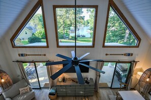 Interior - Walk to Dinner! Waterfront, Updated, Prime Location - Back Home Oconee (Eatonton)