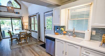 Walk to Dinner! Waterfront, Updated, Prime Location - Back Home Oconee