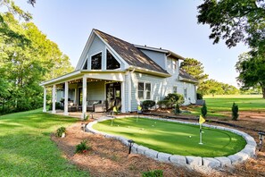 Exterior - Walk to Dinner! Waterfront, Updated, Prime Location - Back Home Oconee (Eatonton)