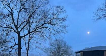 Walk to Dinner! Waterfront, Updated, Prime Location - Back Home Oconee