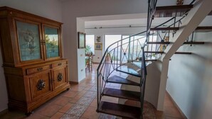 Interior - Family-friendly sea-view villa with enclosed garden & BBQ near Sorrento (Sorrento)