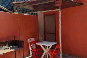 Outdoor dining - House beach of Solanas 3 (Sinnai)