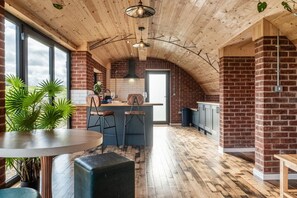Interior - Brick Barn - Luxury Barn Conversion by River Avon (Cropthorne)