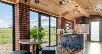 Brick Barn - Luxury Barn Conversion by River Avon