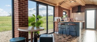 Brick Barn - Luxury Barn Conversion by River Avon