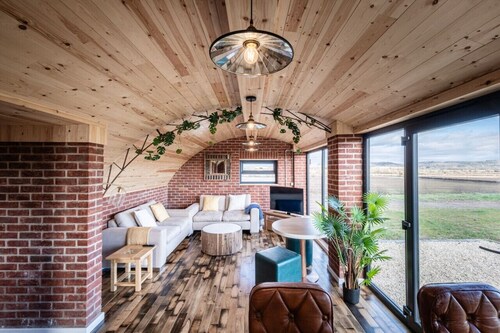 Brick Barn - Luxury Barn Conversion by River Avon