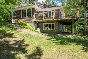 Exterior - Coastal Hideaway. Water views with expansive deck, pool table, office area. (Harpswell)