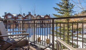 Property grounds - Serene Townhome! Wood Burning Fireplace, 10Min Drive to Resort, 5Min Drive to To (Big Sky)