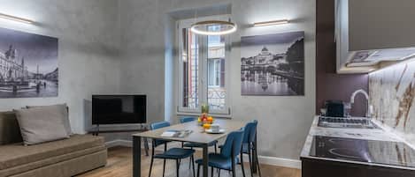 Appartamento (Navona) | Area soggiorno | TV a schermo piatto 43 pollici con canali via cavo