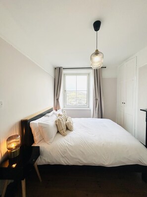 4 dormitorios, tabla de planchar con plancha, wifi gratis y ropa de cama