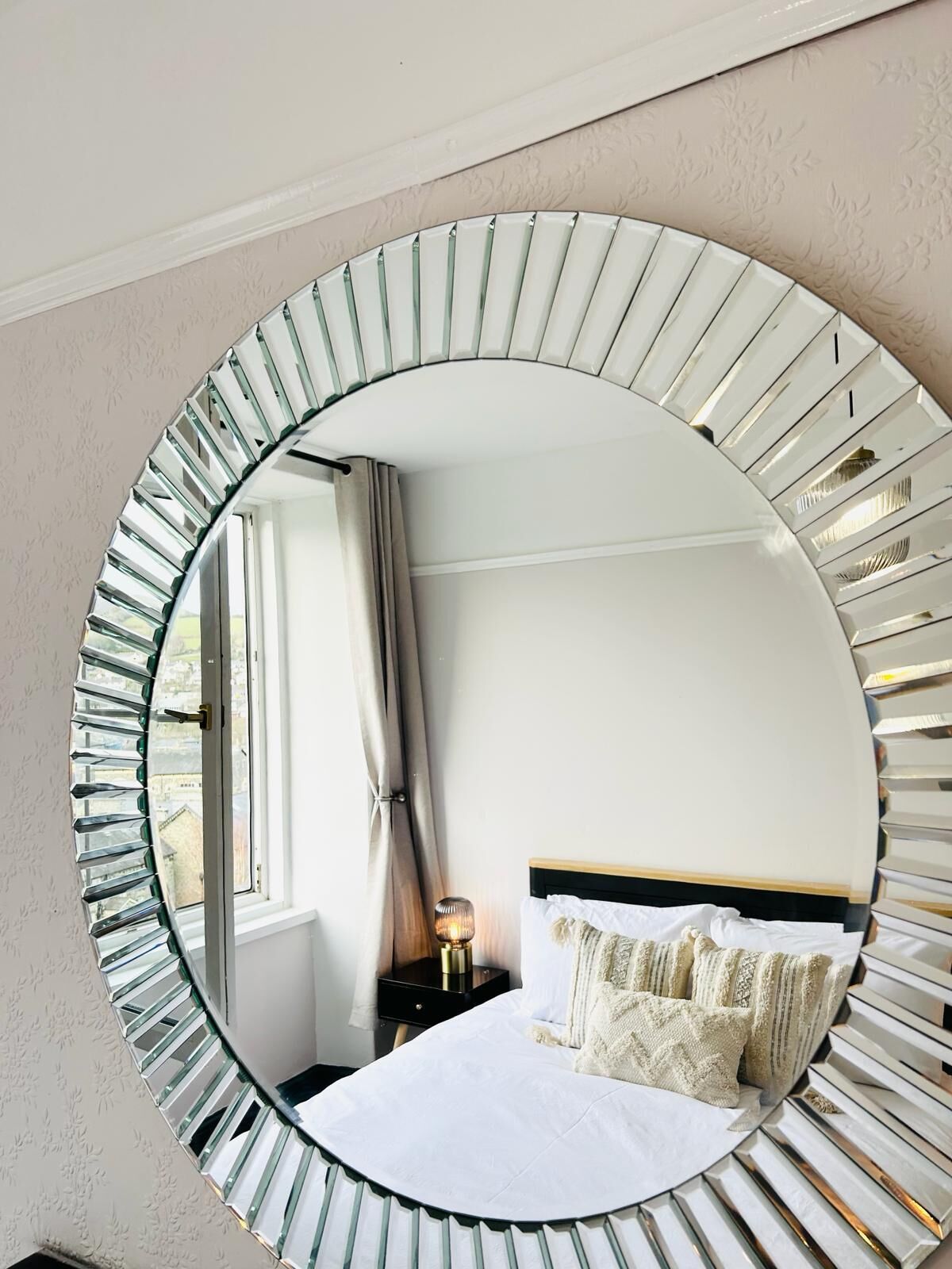 4 slaapkamers, een strijkplank/strijkijzer, gratis wifi, beddengoed