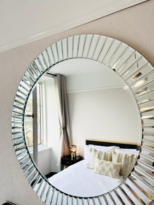 4 bedrooms, iron/ironing board, free WiFi, bed sheets