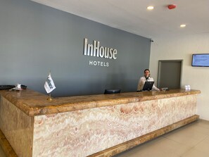 Reception - InHouse Hotel León (León)