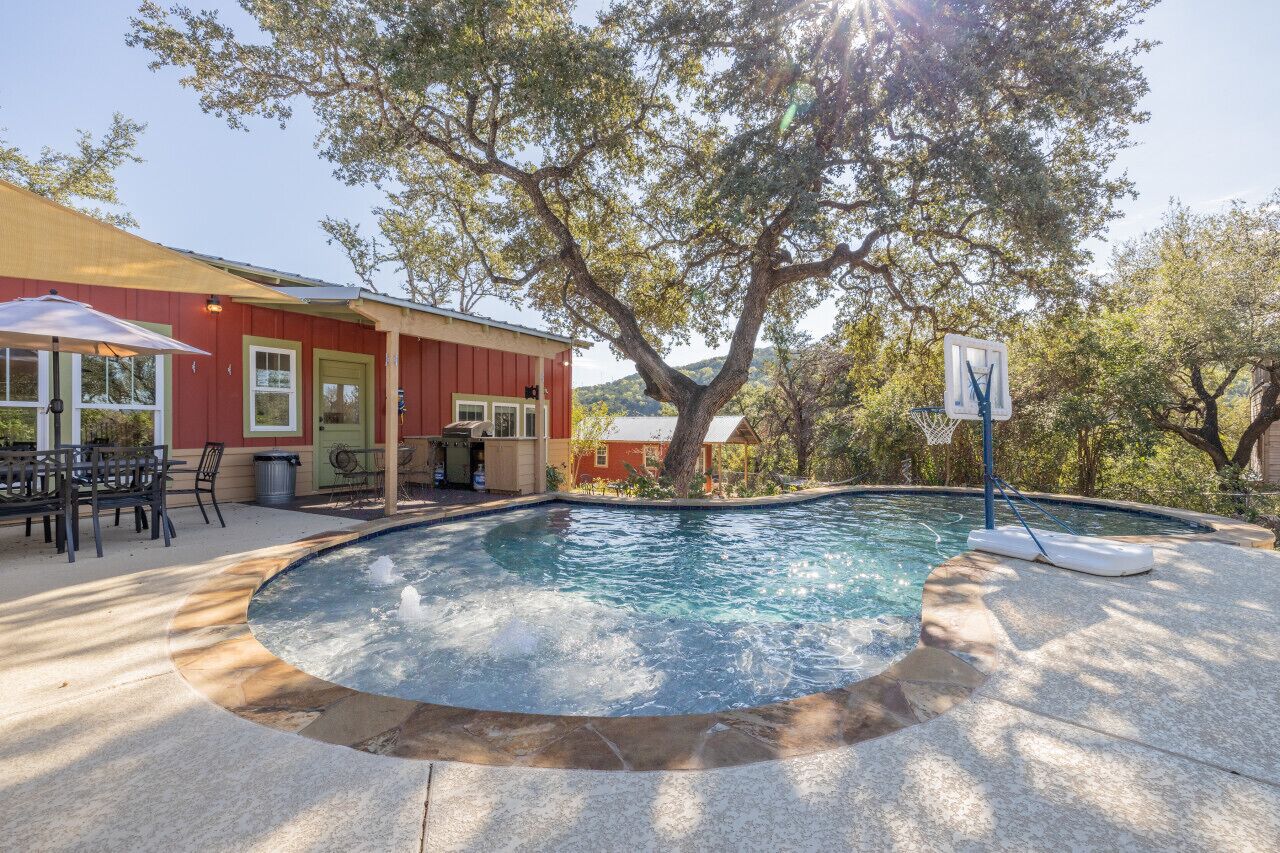 Hill Country Haven: Spacious 4-Bedroom Home with Private Pool