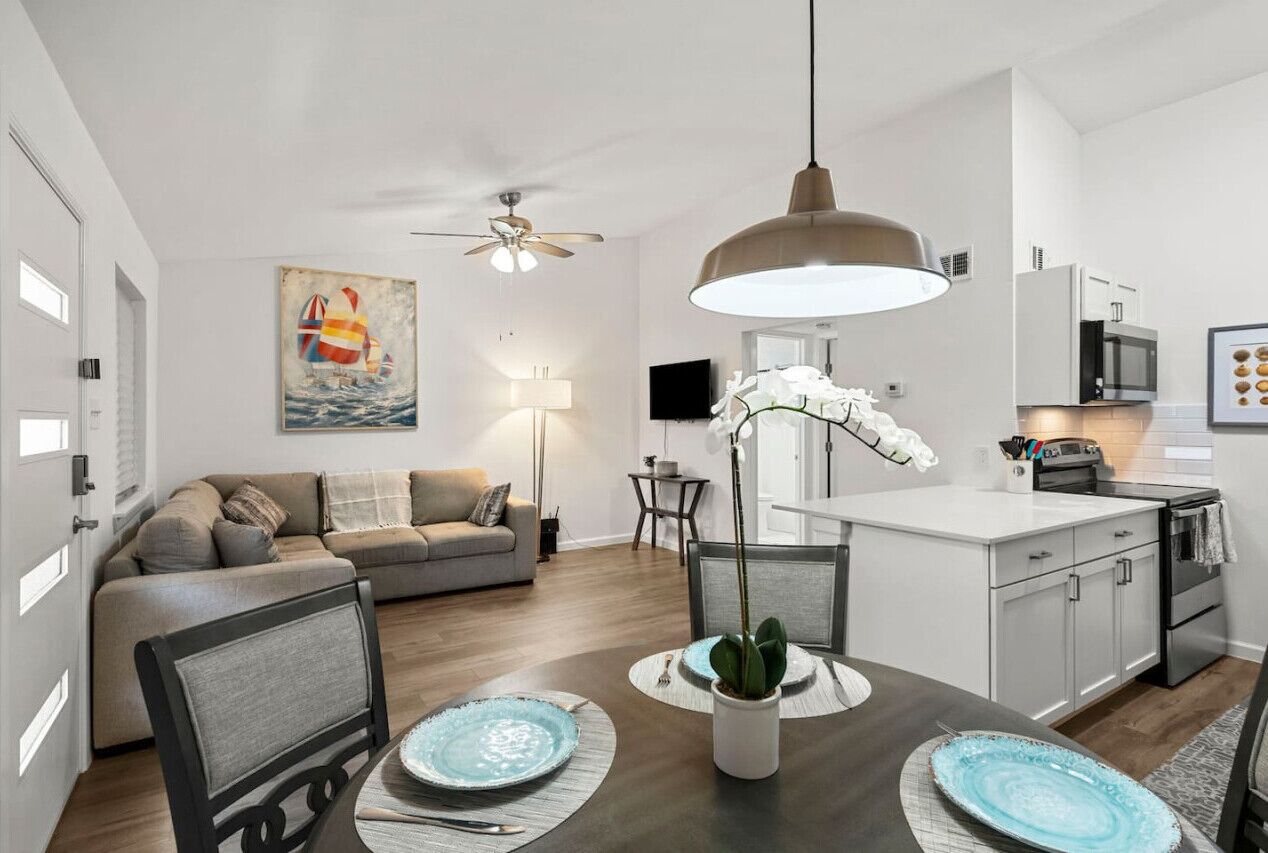 Modern King Suite - Easy Checkin