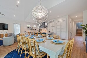 Dining - Rooftop Deck, Private Pool and Game room! Perfect for Families! (Anna Maria)
