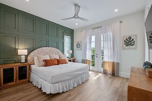 6 bedrooms, iron/ironing board, free WiFi, bed sheets - Rooftop Deck, Private Pool and Game room! Perfect for Families! (Anna Maria)